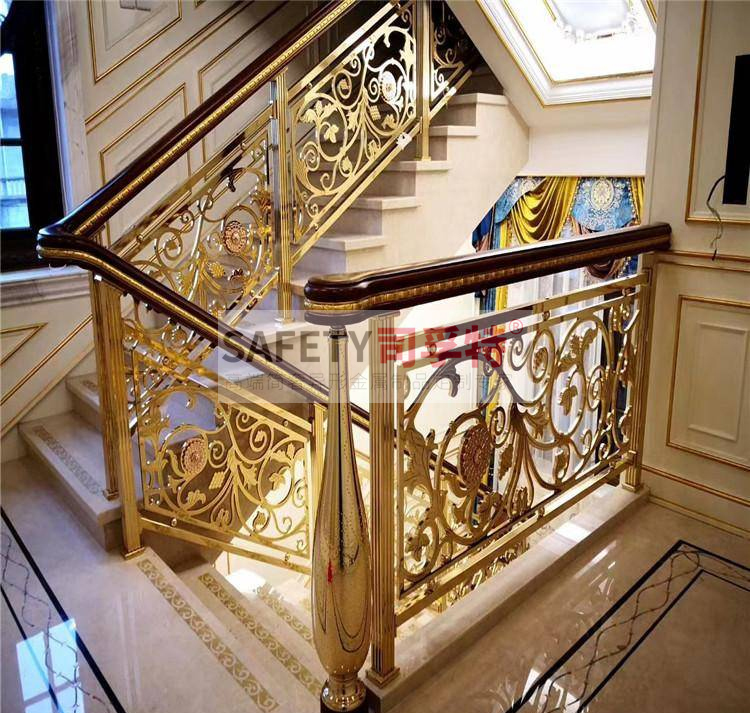 銅藝樓梯扶手：結(jié)構(gòu)獨(dú)特，造型優(yōu)美，堅固耐用[司孚特銅藝護(hù)欄，銅樓梯扶手](圖1)