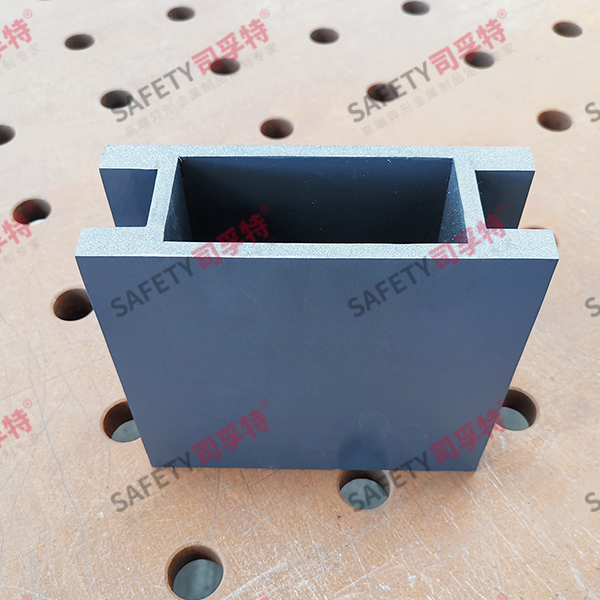 氟碳噴涂H型焊接氟碳噴涂精制鋼型材(圖2) 氟碳噴涂H型焊接氟碳噴涂精制鋼型材(圖2)