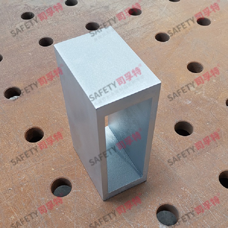 精益求精，幕墻中“精致鋼”的設(shè)計與應(yīng)用-司孚特金屬(圖2)